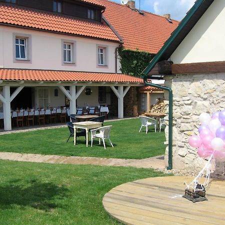 Penzion V Polich Malé Číčovice エクステリア 写真