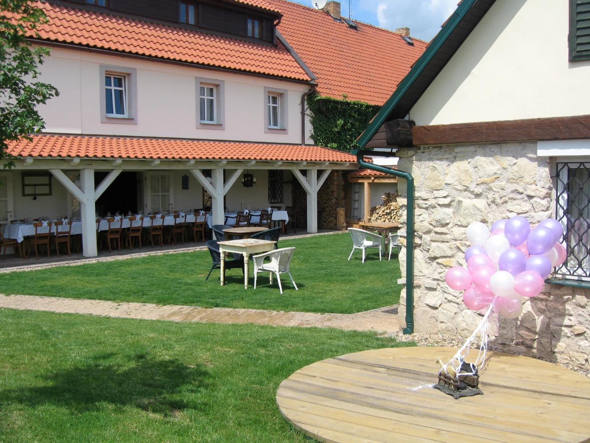 Penzion V Polich Malé Číčovice エクステリア 写真